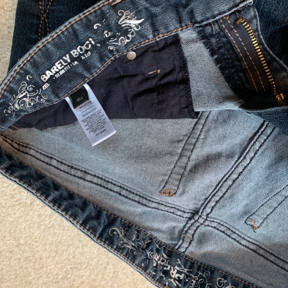 Express Zelda Slim Fit Barely Boot Jeans - Picture 2 of 3